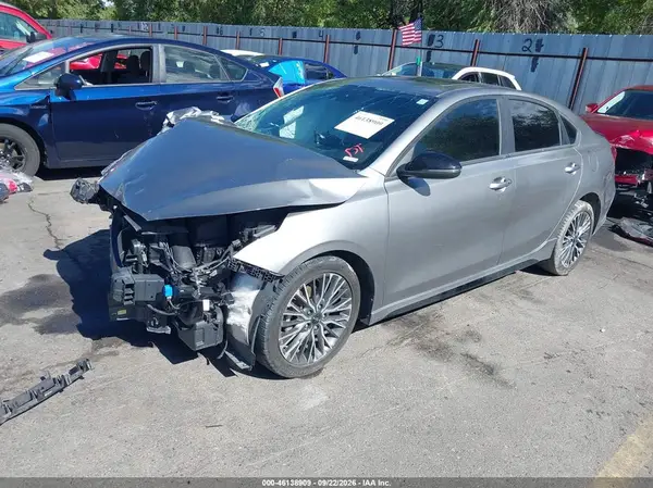 3KPF54AD8NE435559 — 2022 Kia Forte, фото 2 с аукциона IAAI, Передняя часть справа