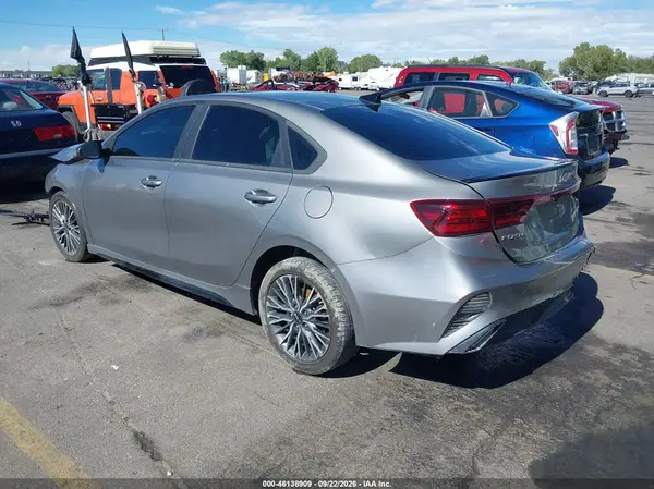 3KPF54AD8NE435559 — 2022 Kia Forte, фото 3 с аукциона IAAI, Передняя часть справа