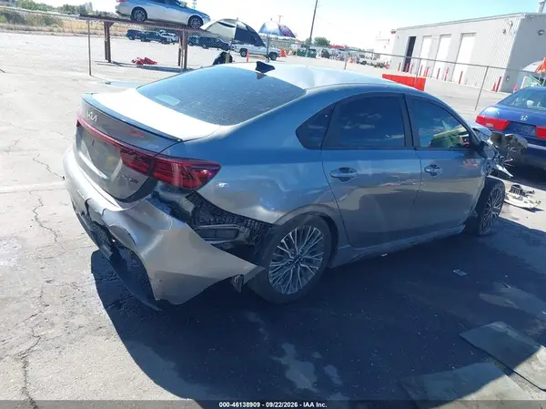 3KPF54AD8NE435559 — 2022 Kia Forte, фото 4 с аукциона IAAI, Передняя часть справа