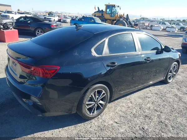 3KPF24AD2NE464080 — 2022 Kia Forte, фото 4 с аукциона IAAI, Передняя часть
