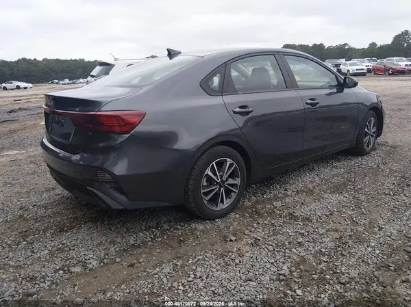 3KPF24AD8NE462673 — 2022 Kia Forte, фото 4 с аукциона IAAI, Подтопление