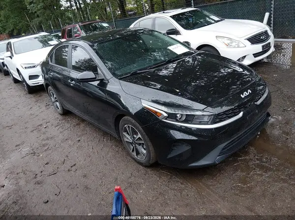 3KPF24AD3PE569245 — 2023 Kia Forte, Передняя часть слева (Left Front), фото до ремонта