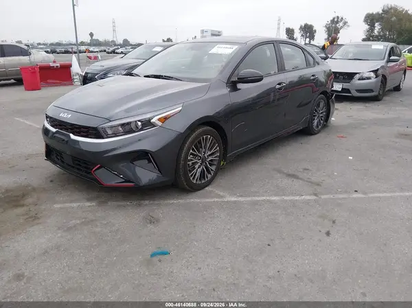 3KPF54AD1RE768689 — 2024 Kia Forte, фото 2 с аукциона IAAI, Правый бок