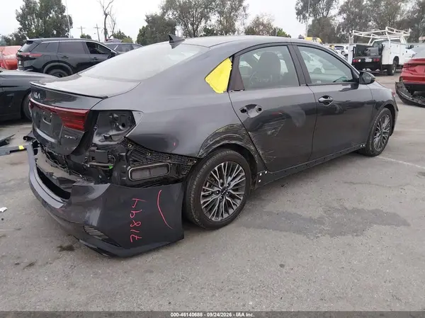 3KPF54AD1RE768689 — 2024 Kia Forte, фото 4 с аукциона IAAI, Правый бок