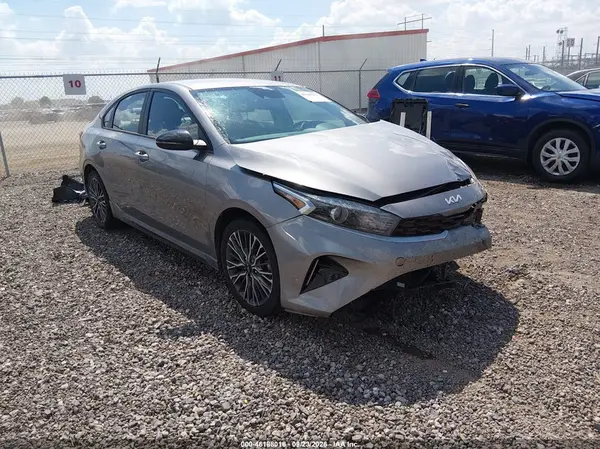 3KPF54AD3RE824826 — 2024 Kia Forte, Передняя часть слева (Left Front), фото до ремонта