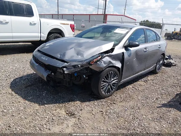 3KPF54AD3RE824826 — 2024 Kia Forte, фото 2 с аукциона IAAI, Передняя часть слева