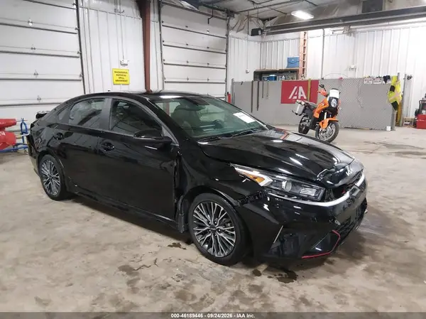 3KPF54AD2RE737127 — 2024 Kia Forte, Передняя часть (Front & Rear), фото до ремонта