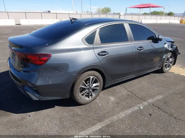3KPF24AD7RE772397 — 2024 Kia Forte, фото 4 с аукциона IAAI, Передняя часть