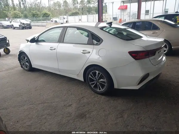 3KPF24AD3RE827119 — 2024 Kia Forte, фото 3 с аукциона IAAI, Передняя часть