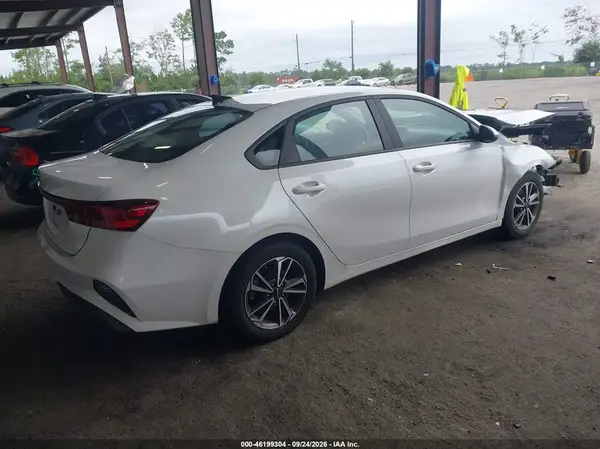 3KPF24AD3RE827119 — 2024 Kia Forte, фото 4 с аукциона IAAI, Передняя часть