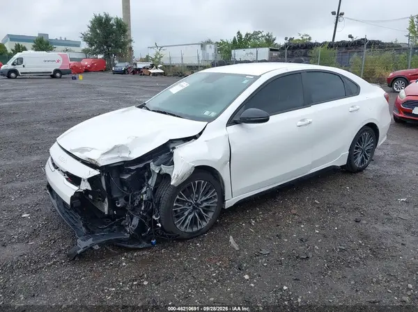 3KPF54AD6RE733727 — 2024 Kia Forte, фото 2 с аукциона IAAI, Передняя часть