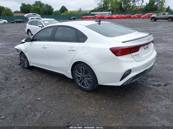 3KPF54AD6RE733727 — 2024 Kia Forte, фото 3 с аукциона IAAI, Передняя часть
