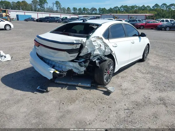 3KPF44AC1RE834183 — 2024 Kia Forte, фото 4 с аукциона IAAI, Задняя часть