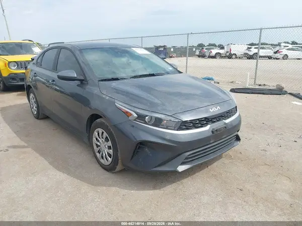 3KPF24AD8RE824376 — 2024 Kia Forte, Задняя часть (Rear), фото до ремонта