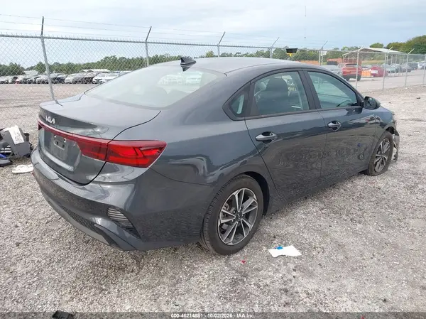 3KPF24AD9RE722343 — 2024 Kia Forte, фото 4 с аукциона IAAI, Повреждения со всех сторон