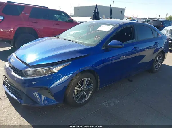 3KPF24AD6RE797257 — 2024 Kia Forte, фото 2 с аукциона IAAI, Передняя часть справа