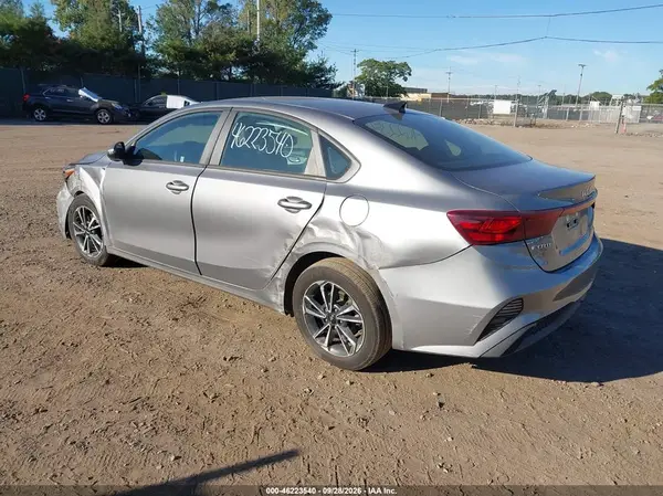 3KPF24AD2RE773313 — 2024 Kia Forte, фото 3 с аукциона IAAI, Левый бок