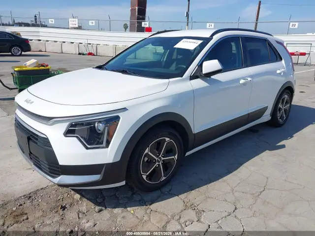 KNDCR3LE4P5078144 — 2023 Kia NIRO EX, фото 2 с аукциона IAAI 30.09.2026, Правый бок