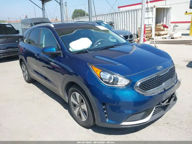 KNDCB3LC8K5317626 — 2019 Kia NIRO LX, Передняя часть слева (Left Front), фото до ремонта