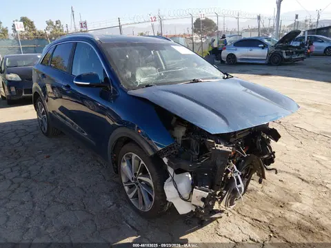 KNDCE3LC0H5095504 — 2017 Kia Niro Touring, Передняя часть, фото до ремонта