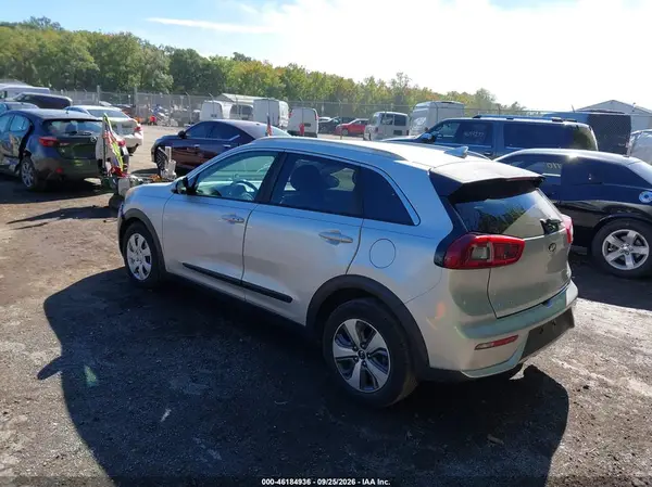 KNDCC3LC2J5123282 — 2018 Kia NIRO, фото 3 с аукциона IAAI 13.10.2026, Правый бок