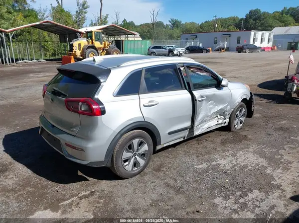 KNDCC3LC2J5123282 — 2018 Kia NIRO, фото 4 с аукциона IAAI 13.10.2026, Правый бок