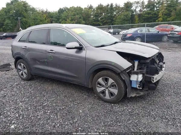 KNDCC3LC9J5123375 — 2018 Kia NIRO, Передняя и задняя части (Front & Rear), фото до ремонта