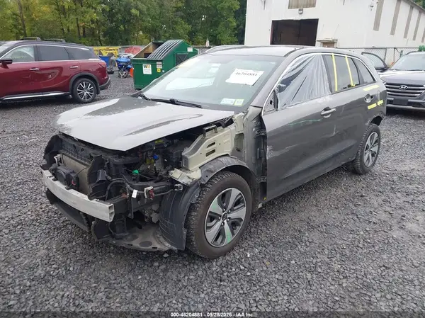 KNDCC3LC9J5123375 — 2018 Kia NIRO, фото 2 с аукциона IAAI, Передняя и задняя части