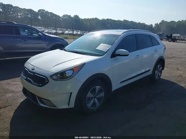 KNDCE3LC3K5226111 — 2019 Kia NIRO, фото 2 с аукциона IAAI, Передняя часть справа
