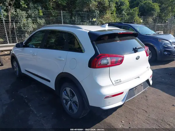 KNDCE3LC3K5226111 — 2019 Kia NIRO, фото 3 с аукциона IAAI, Передняя часть справа