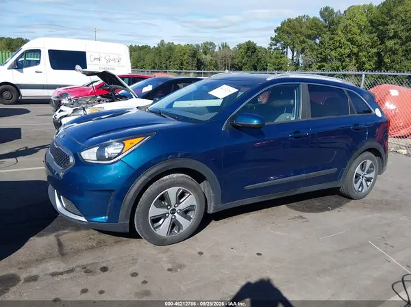 KNDCB3LC0K5235275 — 2019 Kia NIRO, фото 2 с аукциона IAAI, Передняя часть справа