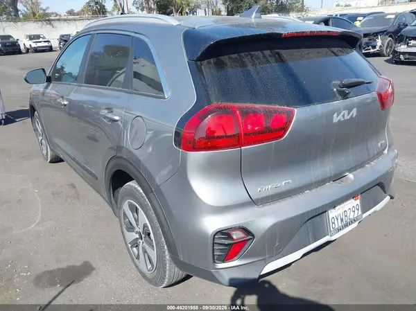 KNDCB3LC6N5505548 — 2022 Kia NIRO, фото 3 с аукциона IAAI, Правый бок