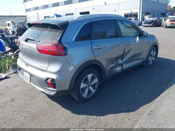 KNDCB3LC6N5505548 — 2022 Kia NIRO, фото 4 с аукциона IAAI, Правый бок
