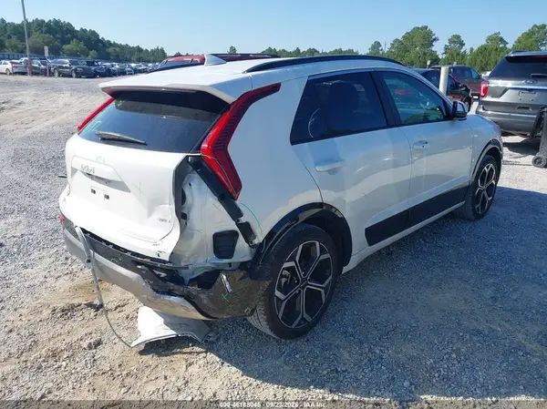 KNDCR3LE4P5048500 — 2023 Kia NIRO, фото 4 с аукциона IAAI 08.10.2026, Задняя часть справа