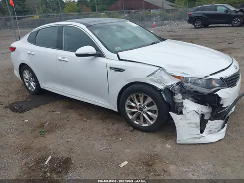 5XXGU4L32JG256365 — 2018 Kia Optima EX, Передняя часть справа (Right Front), фото до ремонта