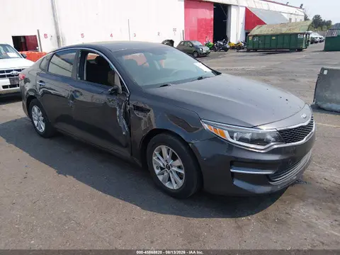 KNAGT4L32H5174411 — 2017 Kia Optima LX, Биологическая или химическая опасность (Biohazard), фото до ремонта