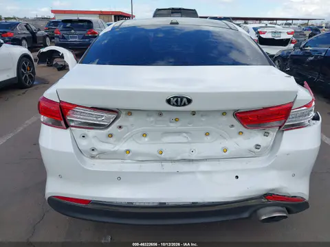 5XXGU4L35GG045833 — 2016 Kia Optima, Сзади, фото до ремонта