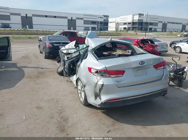 5XXGT4L3XHG127710 — 2017 Kia Optima, фото 3 с аукциона IAAI, Биологическая или химическая опасность