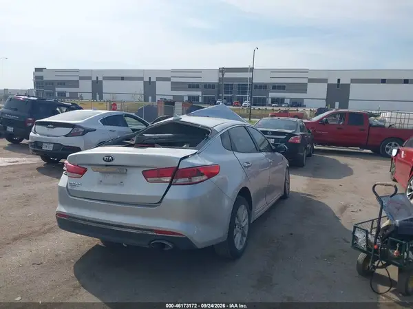 5XXGT4L3XHG127710 — 2017 Kia Optima, фото 4 с аукциона IAAI, Биологическая или химическая опасность