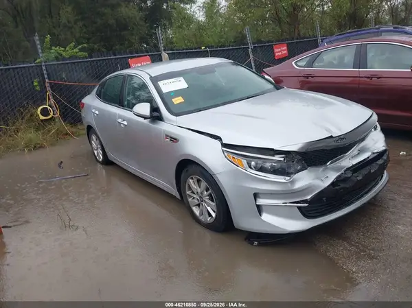 5XXGT4L32HG175833 — 2017 Kia Optima, Передняя часть (Front & Rear), фото до ремонта
