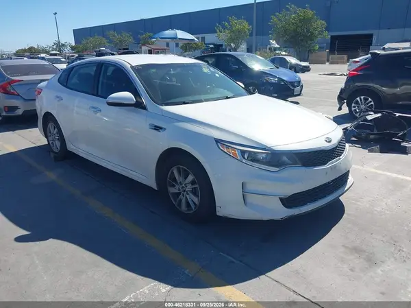5XXGT4L34HG161092 — 2017 Kia Optima, Передняя часть (Front & Rear), фото до ремонта