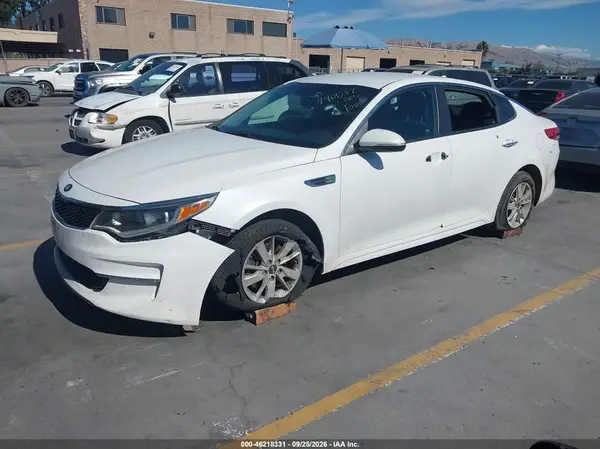 5XXGT4L34HG161092 — 2017 Kia Optima, фото 2 с аукциона IAAI, Передняя часть