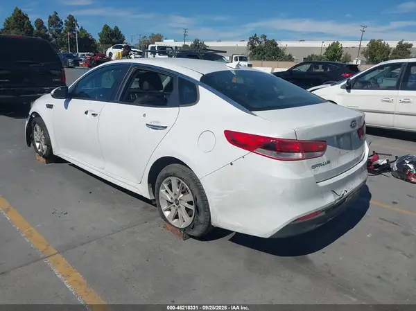 5XXGT4L34HG161092 — 2017 Kia Optima, фото 3 с аукциона IAAI, Передняя часть