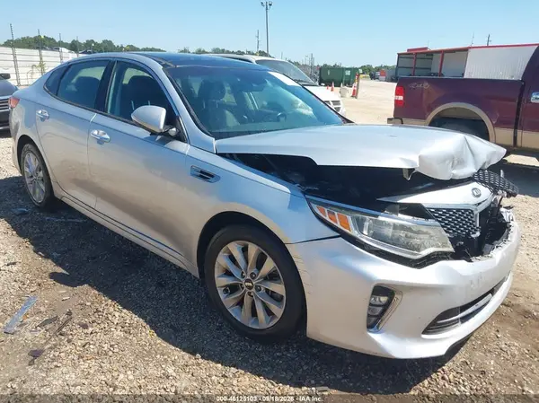 5XXGU4L33JG187623 — 2018 Kia Optima, Передняя часть (Front End), фото до ремонта