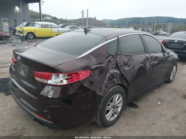 5XXGT4L37JG235594 — 2018 Kia Optima, фото 4 с аукциона IAAI, Передняя часть справа
