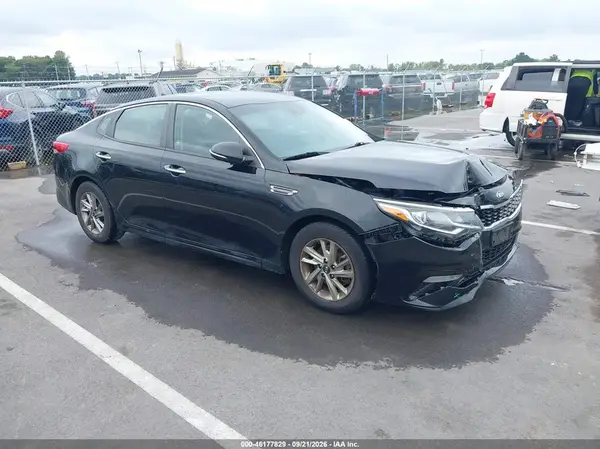 5XXGT4L37KG335521 — 2019 Kia Optima, Передняя часть справа (Right Front), фото до ремонта