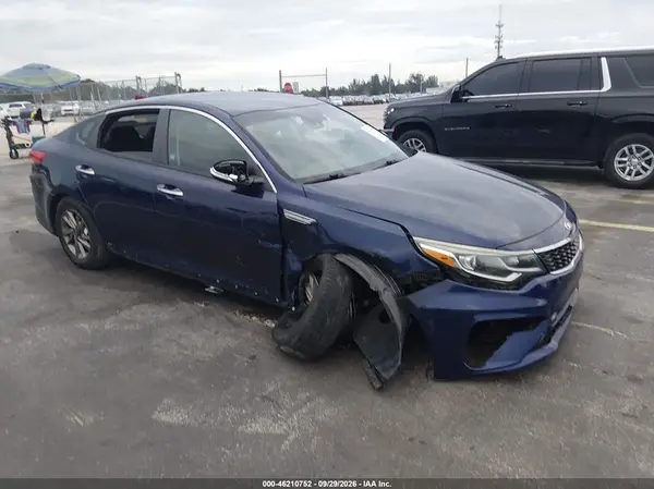 5XXGT4L30KG337742 — 2019 Kia Optima, Передняя часть справа (Right Front), фото до ремонта