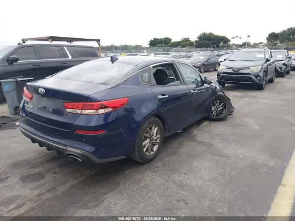 5XXGT4L30KG337742 — 2019 Kia Optima, фото 4 с аукциона IAAI, Передняя часть справа