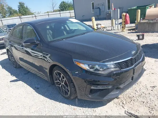 5XXGW4L23KG375304 — 2019 Kia Optima, Передняя часть слева (Left Front), фото до ремонта