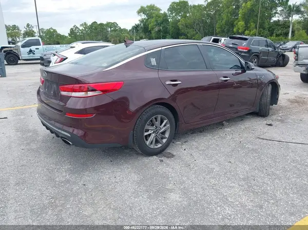 5XXGT4L32LG450156 — 2020 Kia Optima, фото 4 с аукциона IAAI, Передняя часть слева